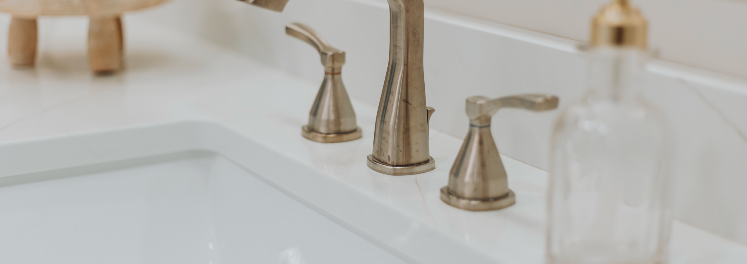 Brushed nickel bathroom faucet